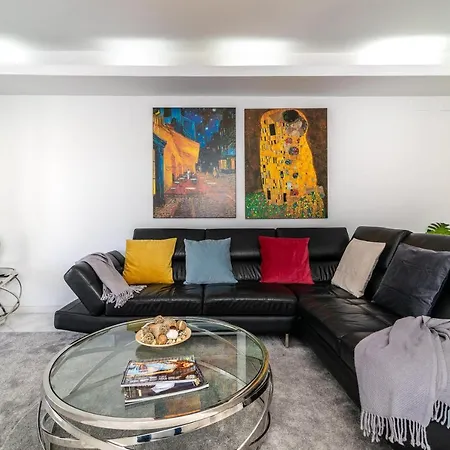 Luxurious Beachside In The Heart Of Puente Marbella