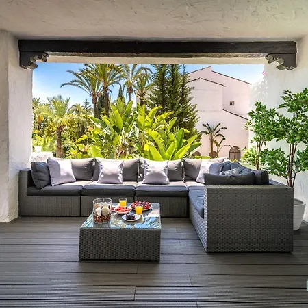 Apartmán Luxurious Beachside In The Heart Of Puente Marbella