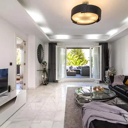 Luxurious Beachside In The Heart Of Puente Apartmán Marbella