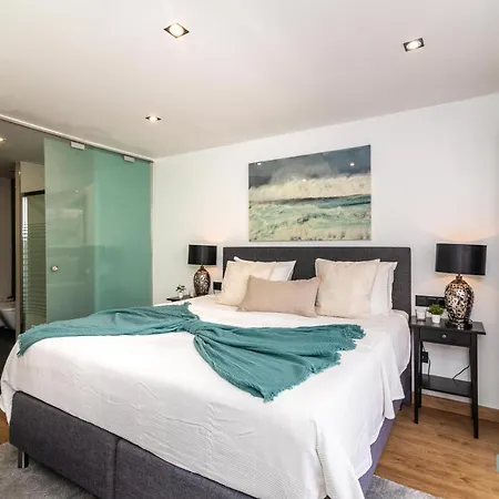 Luxurious Beachside In The Heart Of Puente Marbella