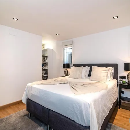 Luxurious Beachside In The Heart Of Puente