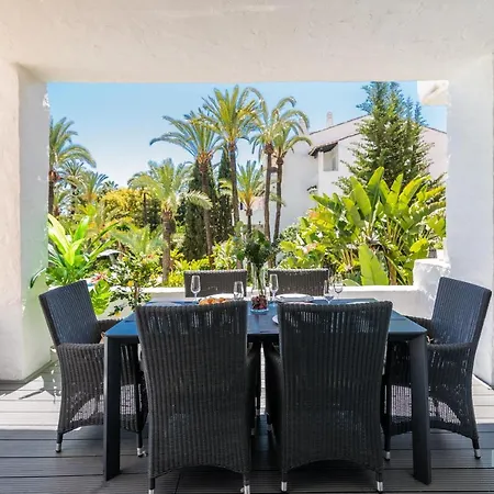 Apartmán Luxurious Beachside In The Heart Of Puente Marbella