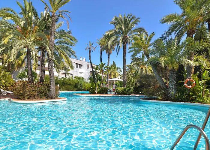 Апартаменты Luxurious Beachside In The Heart Of Puente Марбелья