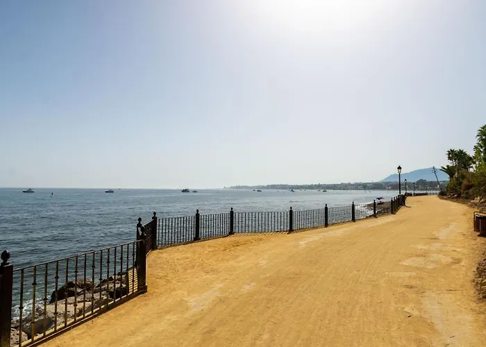 Luxurious Beachside In The Heart Of Puente Lägenhet Marbella