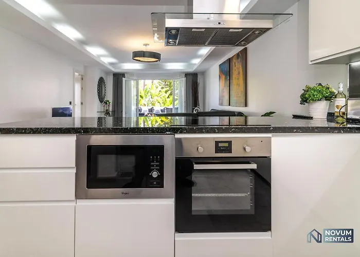 Luxurious Beachside In The Heart Of Puente Lägenhet Marbella