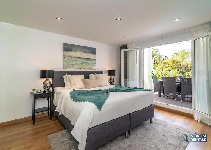 Апартаменты Luxurious Beachside In The Heart Of Puente Марбелья