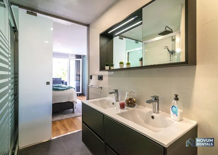 Luxurious Beachside In The Heart Of Puente