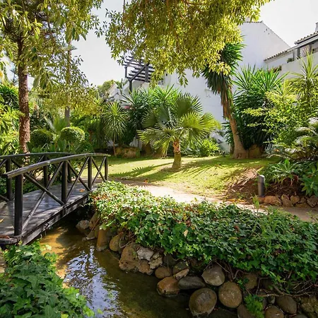 Luxurious Beachside In The Heart Of Puente 아파트