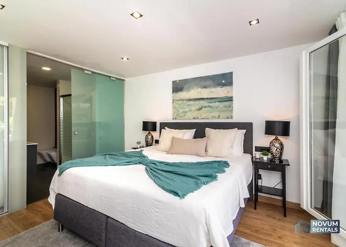Luxurious Beachside In The Heart Of Puente Marbella